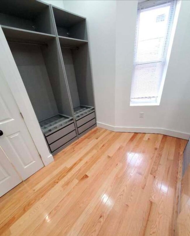 Building Photo - 5425 Catharine St