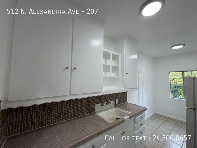 Building Photo - 512 Alexandria Ave