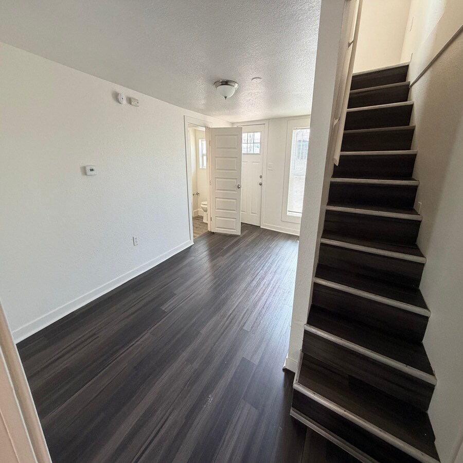 Building Photo - 114 9th Ave