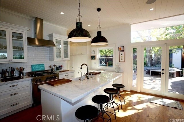 Building Photo - 555 Bluebird Canyon Dr