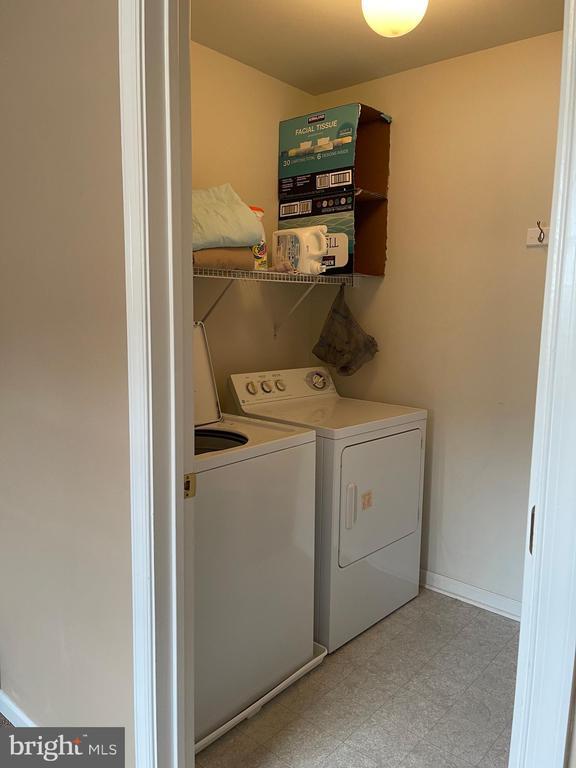 Building Photo - 821 Hinchley Run