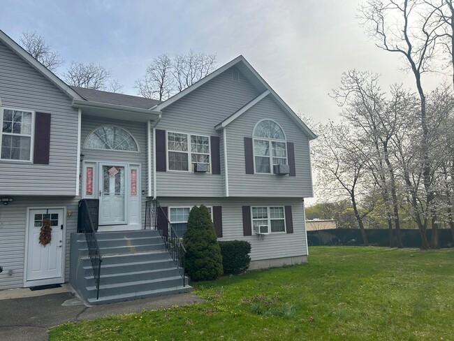 Primary Photo - 1 Woodmere Pl