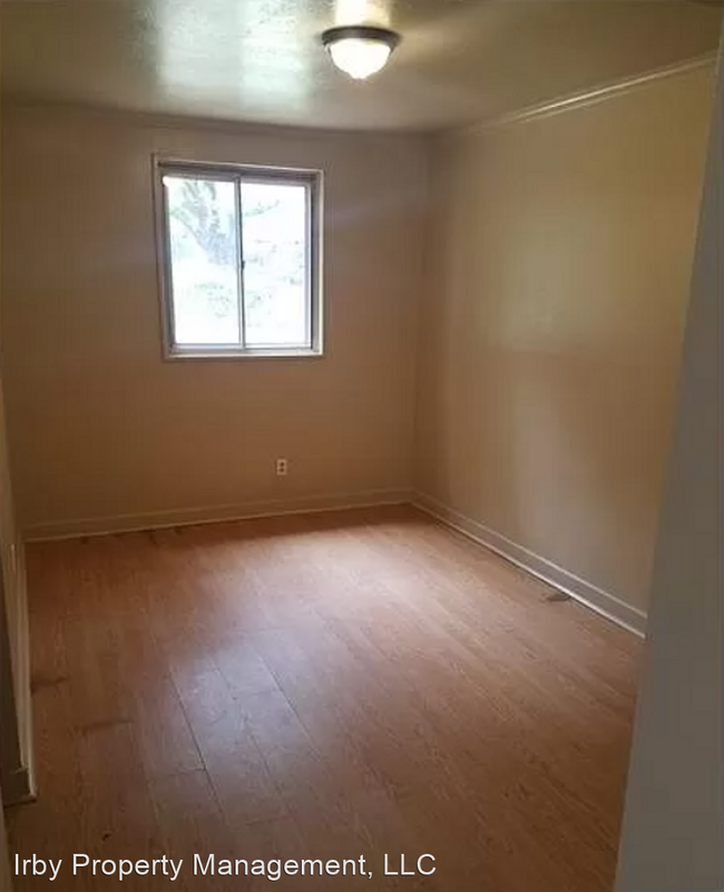 Building Photo - 3 br, 1 bath House - 460 Seabreeze Road East