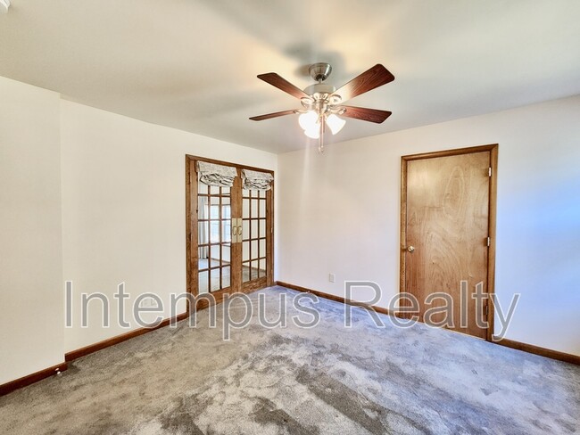 Building Photo - 212 Margo Ln