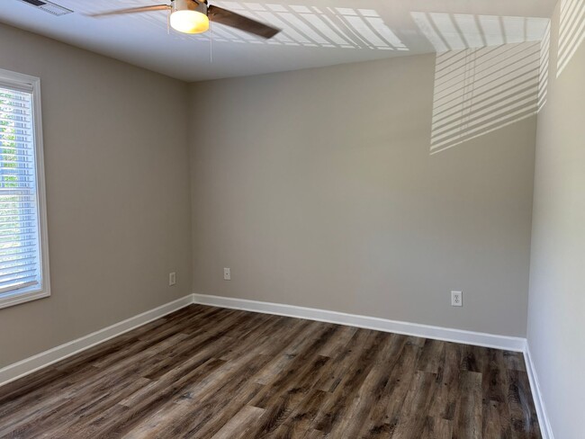 Building Photo - Two Bedroom Townhouse in Sherrills Ford wi...