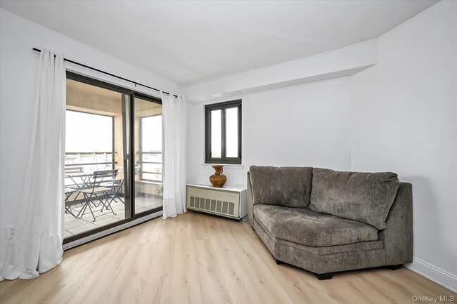 Building Photo - 725 Miller Ave