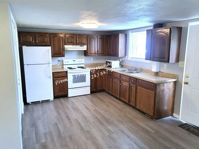 Building Photo - 536 Center Grange Rd