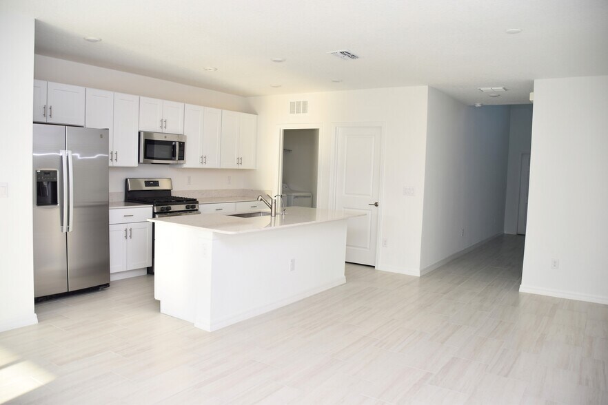 Kitchen - 2505 Leonia Ln