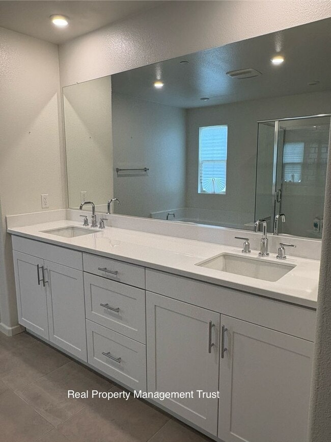Building Photo - Meticulously Cared for Condo for Rent