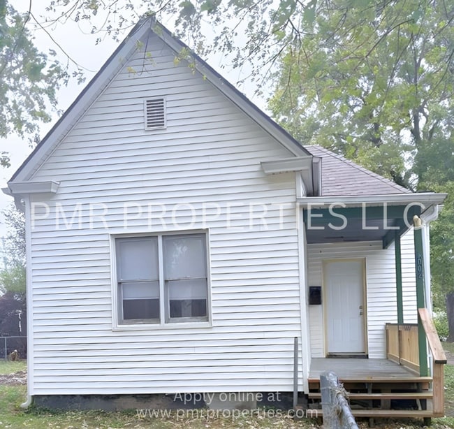 Primary Photo - 2 Bedrooms/1 Bathroom House