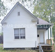 Building Photo - 2 Bedrooms/1 Bathroom House