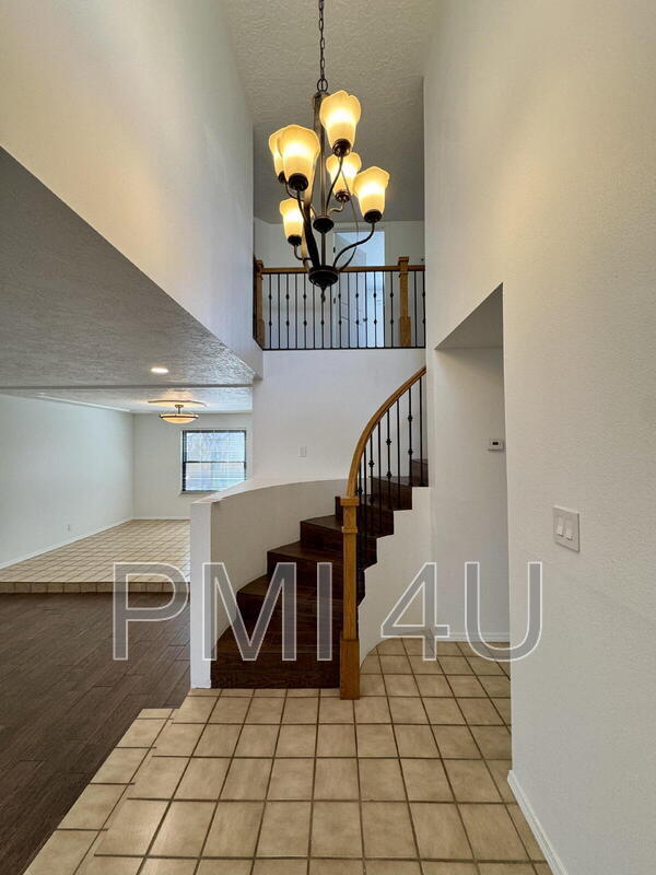 Building Photo - 10412 La Paz Dr