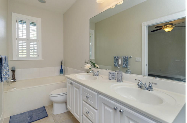 Master bathroom with oversize bathtub - 8438 Gilford Ln