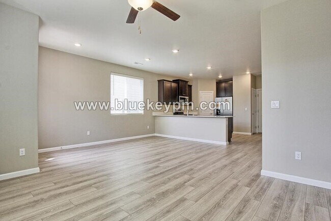 Building Photo - 4 Bed, 3 Bath Home Just off Ward Road and 4th Plain Blvd