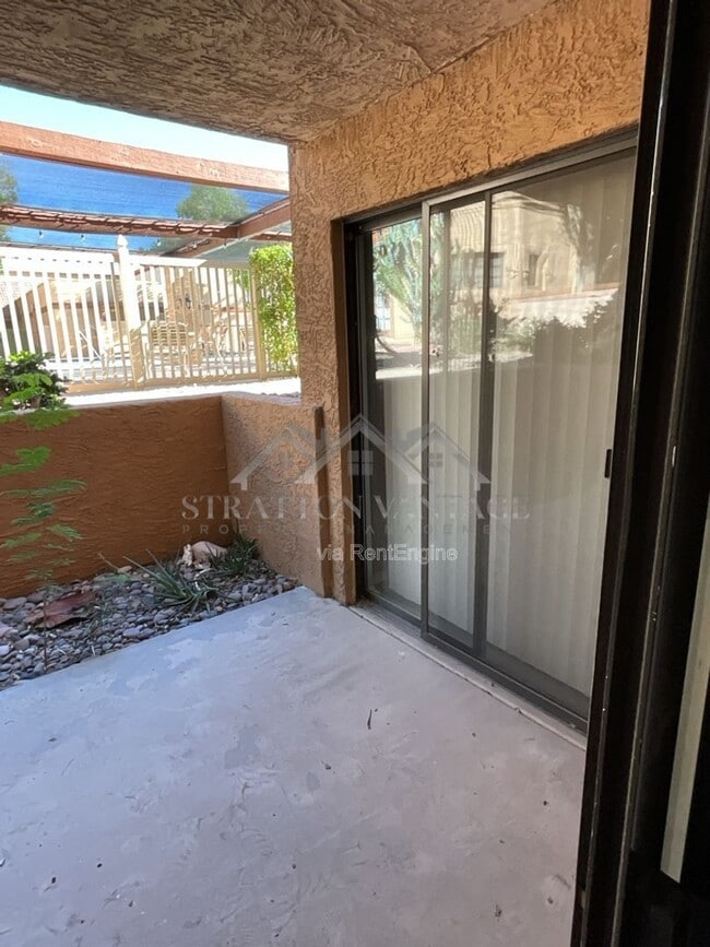 Building Photo - 3031 N Civic Center Plaza