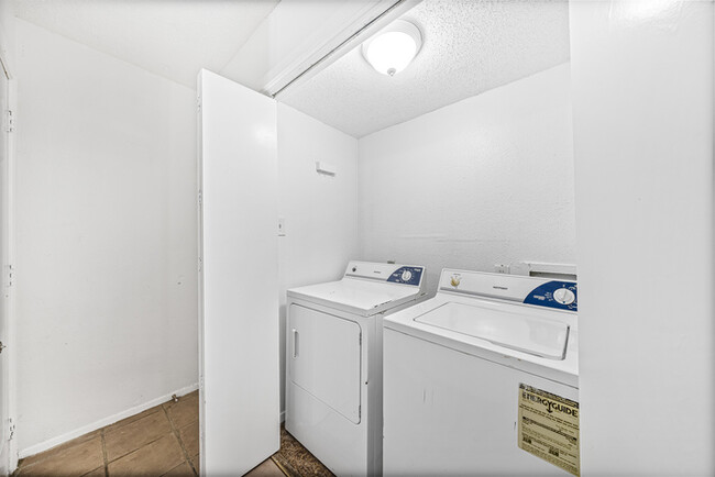Building Photo - 1601 Taylor Gaines St