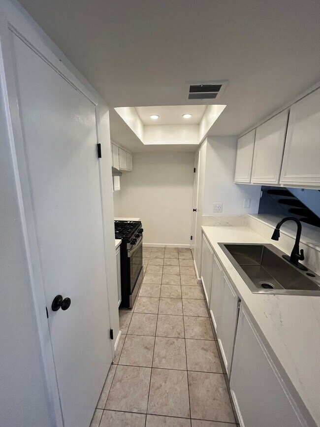 Building Photo - Spacious 2 Bedroom Condo/ Nicely Renovated in Azusa