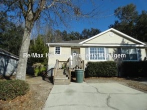 Building Photo - Nicely updated 2/2 home.