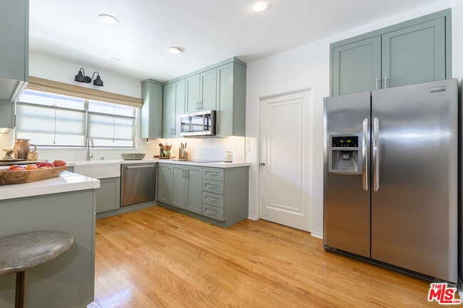 Building Photo - 148 S Orange Dr