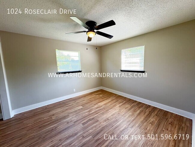 Building Photo - 1024 Roseclair Dr
