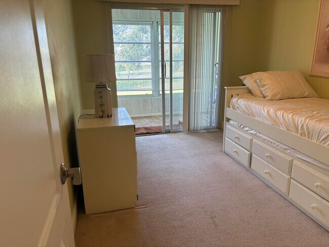 Building Photo - 154 Preston Way