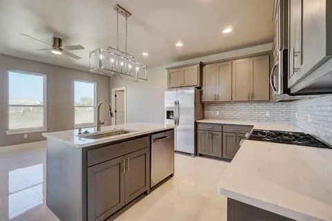 Building Photo - 617 Abadan Dr