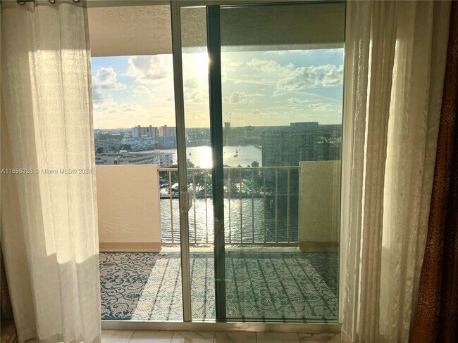 Building Photo - 1865 S Ocean Dr