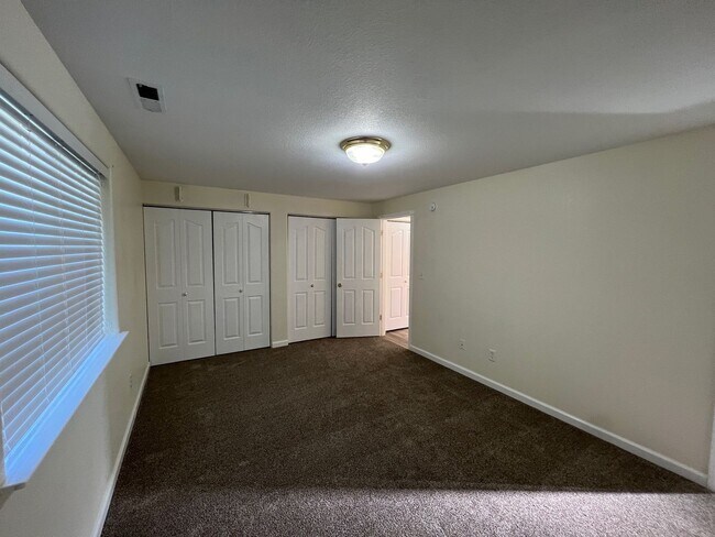 Building Photo - Great 3 Bedroom Home in Green!