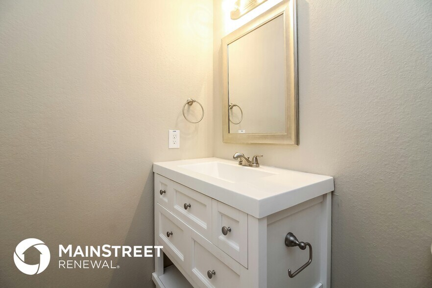 Building Photo - 1209 Candler Dr