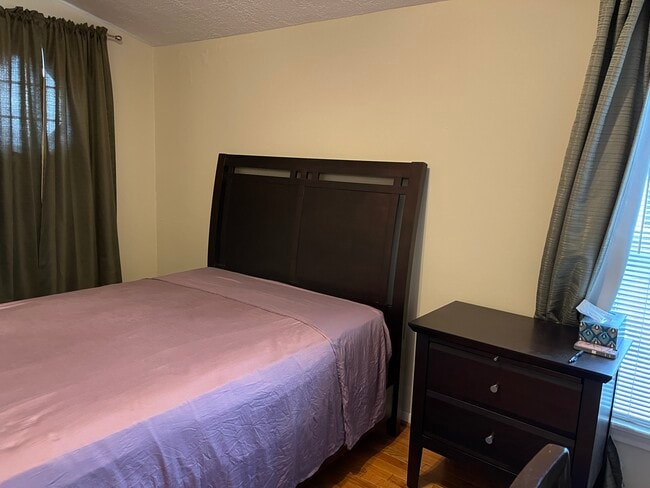 Building Photo - 6855 Bellgreen Dr