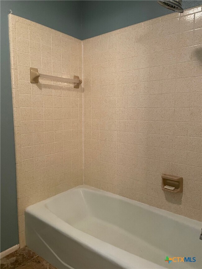 Building Photo - 1360 Poppy Ln