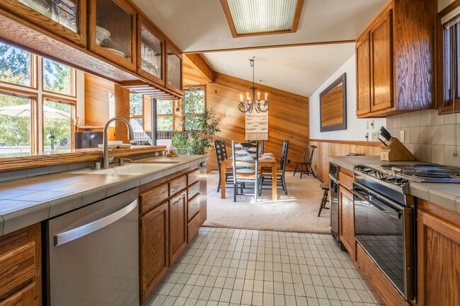 Building Photo - 283 Monterey Pine Rd