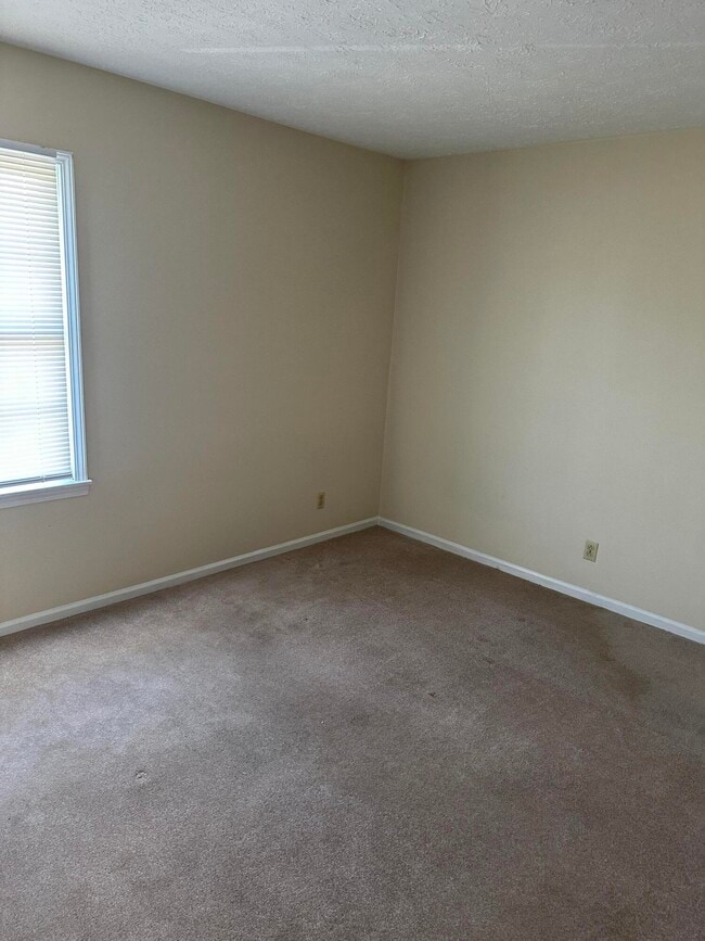 Building Photo - 165 Landings Dr