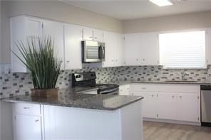 Building Photo - 2410 Royal Acres Dr