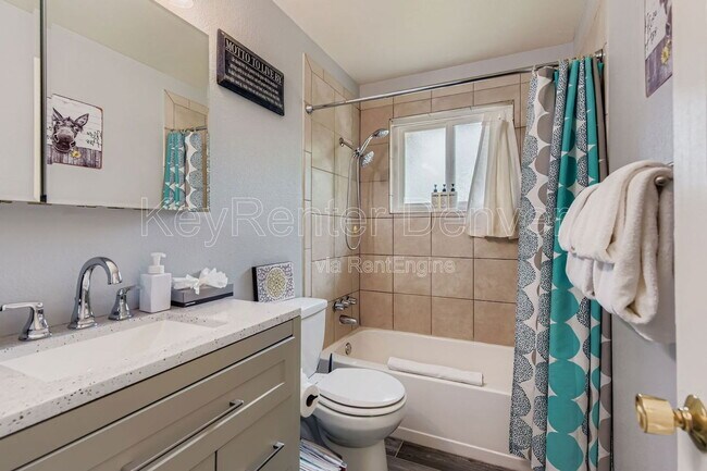 Building Photo - 2796 S Quay Way