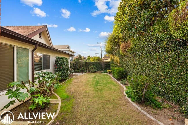 Building Photo - Beautifully Renovated 3-Bedroom Home in Huntington Beach!