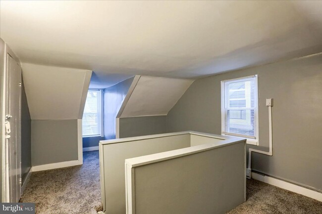 Building Photo - Renovated 3Bedroom House in Columbia