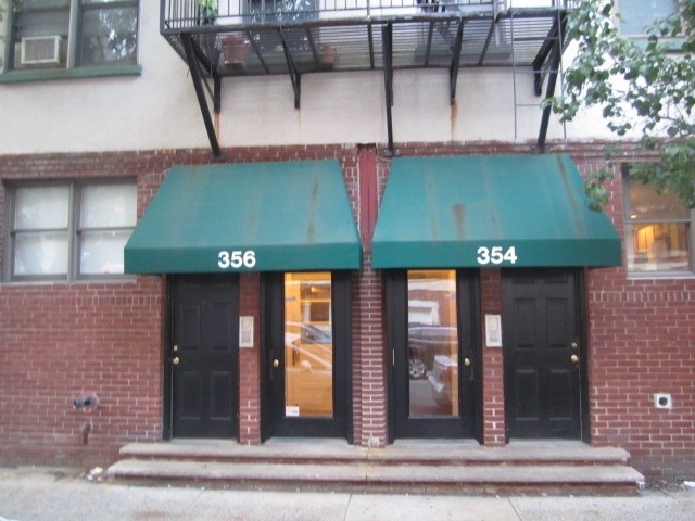 Building Photo - 356 1st St