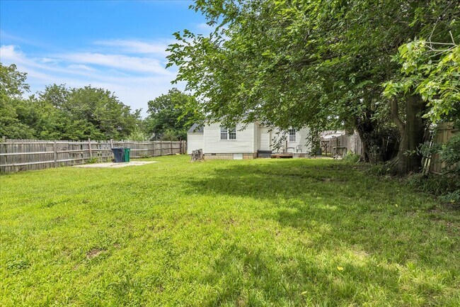 Building Photo - 1536 SW 52nd St