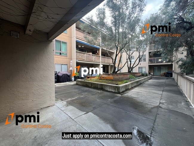 Building Photo - 470 N Civic Dr