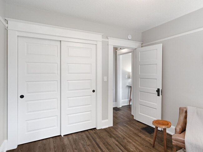 Building Photo - Gorgeous, updated 3-bdr Vernon bungalow w/...