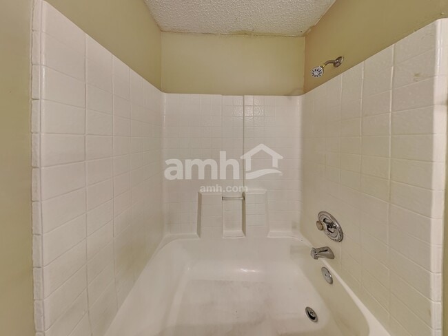 Building Photo - 1643 Hawkins Cove Dr E