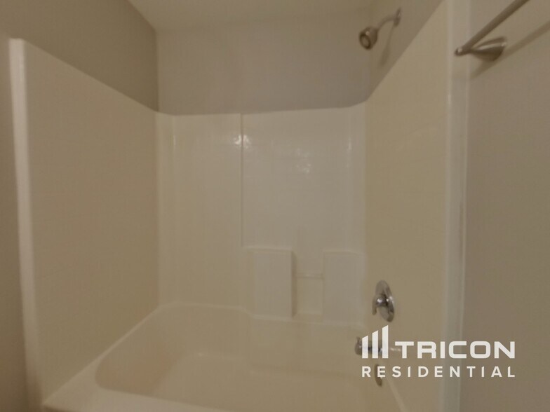 Building Photo - 4827 Canipe Dr
