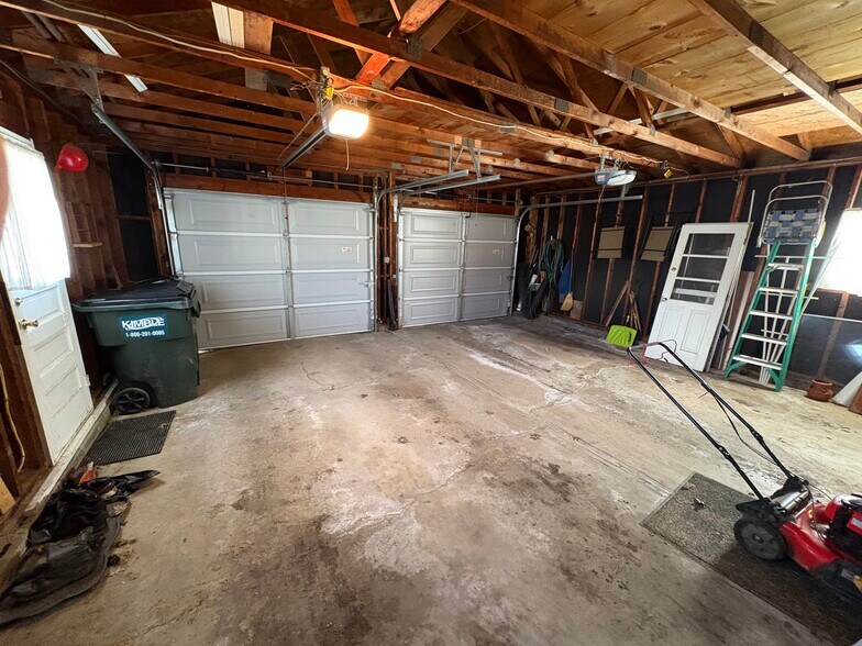 Building Photo - 211 27th St SE