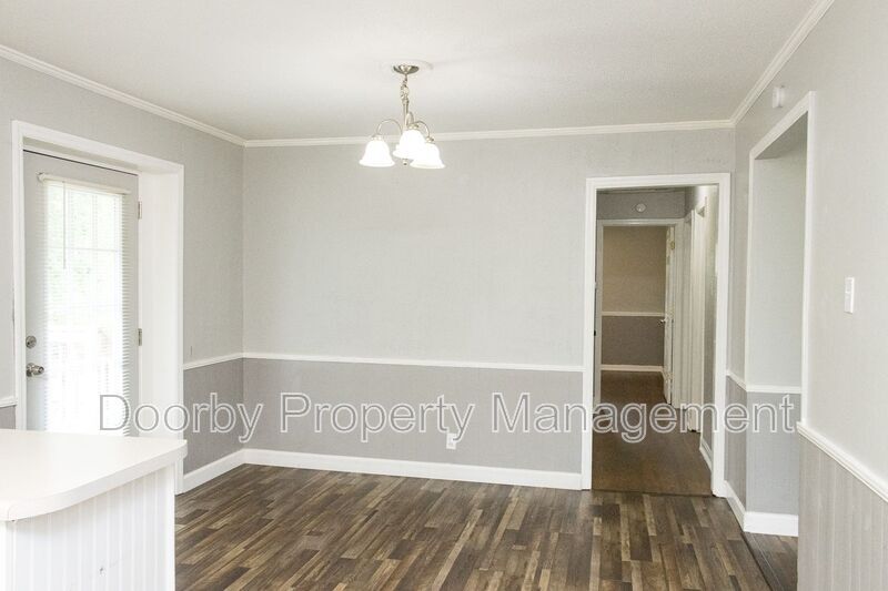 Building Photo - 730 Roberta Dr