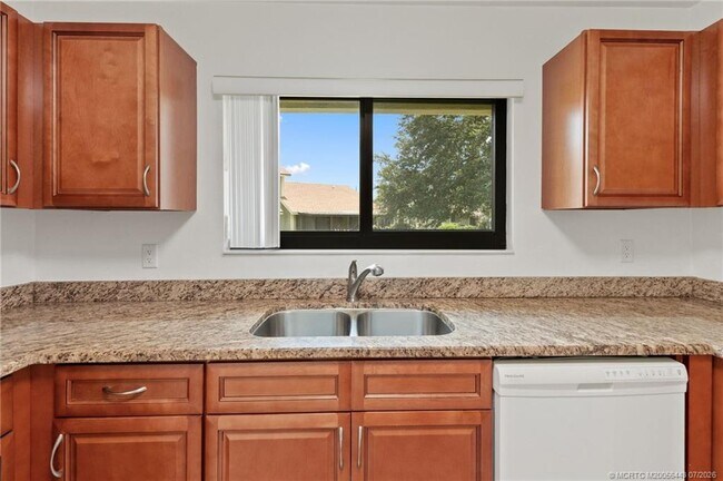 Building Photo - 1496 SE Colchester Cir