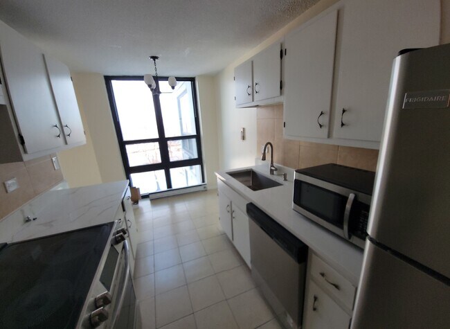 Building Photo - 5100 N Marine Dr