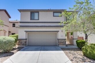 Building Photo - SPACIOUS 3 BEDROOM HOME IN 89044