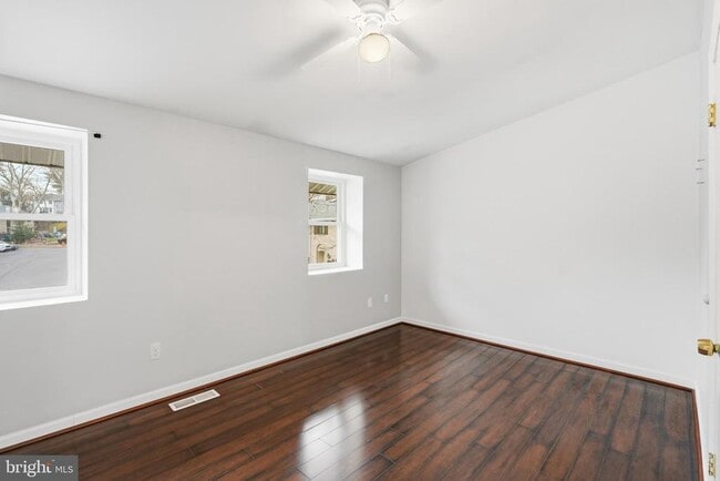 Building Photo - 5497 Endicott Ln