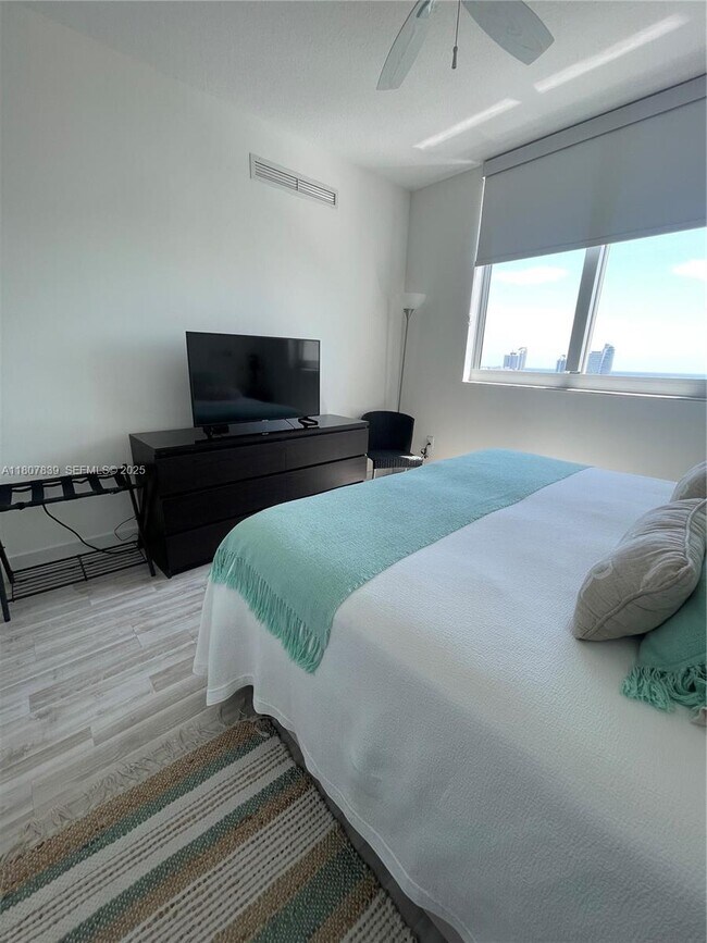 Building Photo - 1755 E Hallandale Beach Blvd